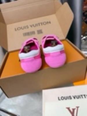 wholesale quality women louis vuitton sneakerina shoes model no. 556